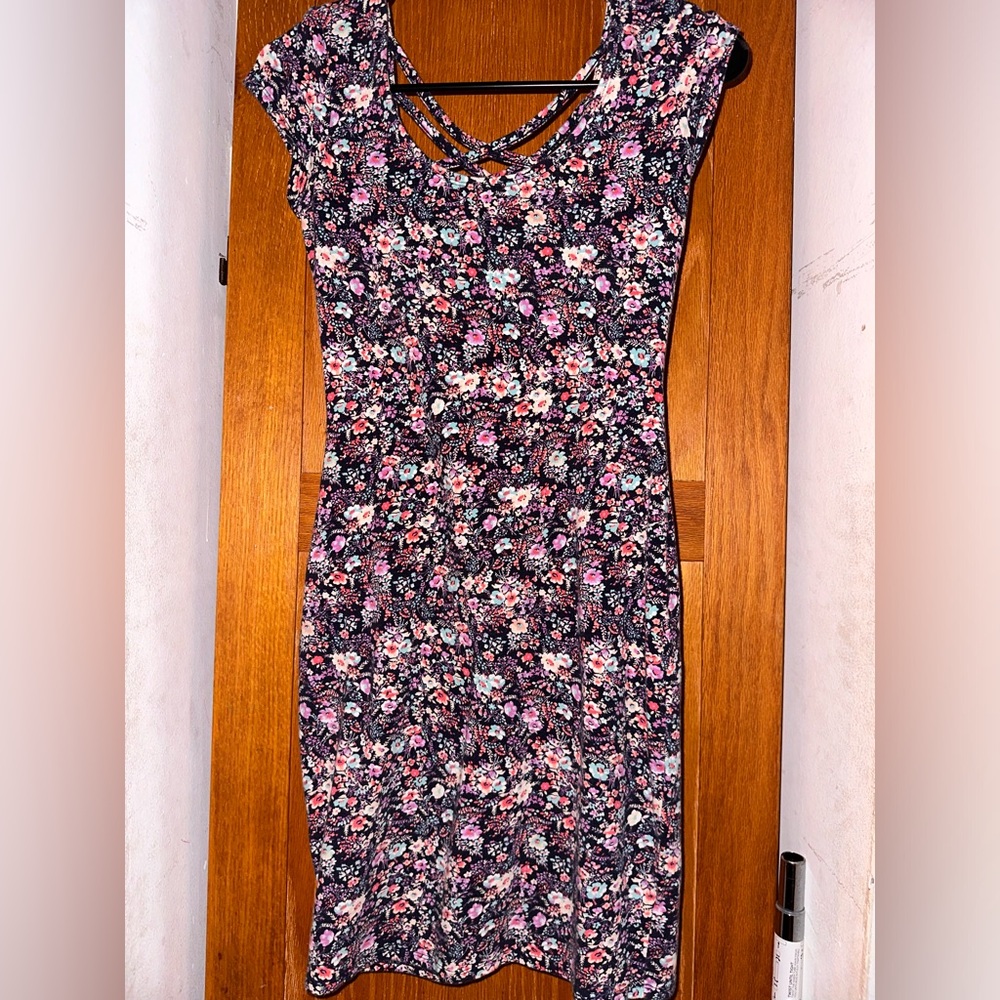Small body con dress with flowers
